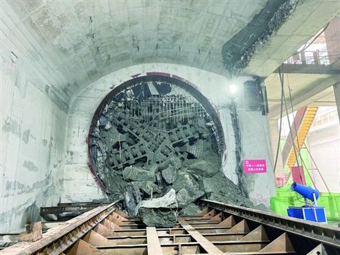 地铁4号线顺利完成全线洞通